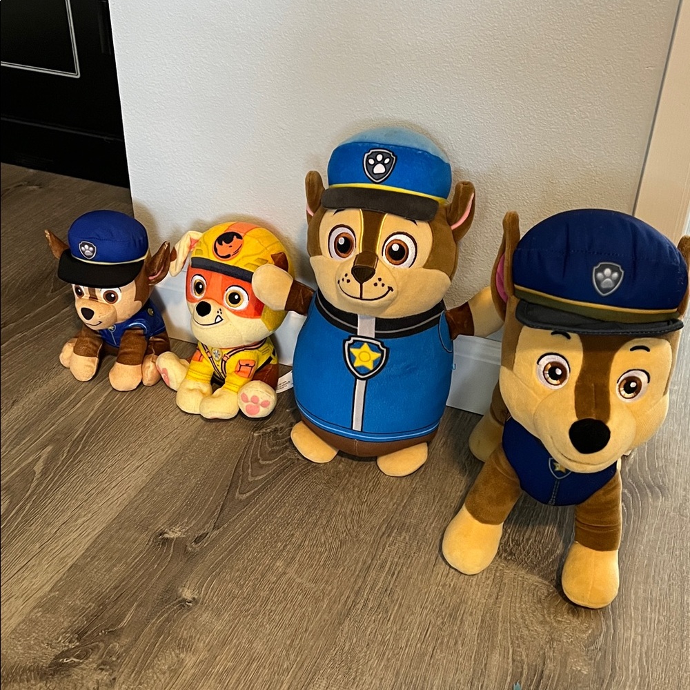 Paw patrol plush toys (4)